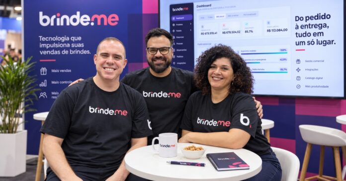 Da esquerda para a direita, Lucas, Robson e Kátia, cofundadores da Brinde.me.